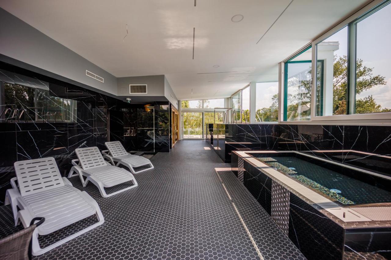 Villa Bauhaus Penthouse Wellness Apartman シオーフォク エクステリア 写真